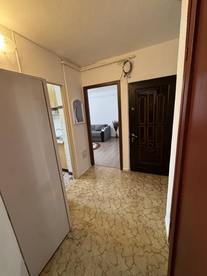 Inchiriere apartament 2 camere – Zona 9 Mai / Registrul Comertului - 8