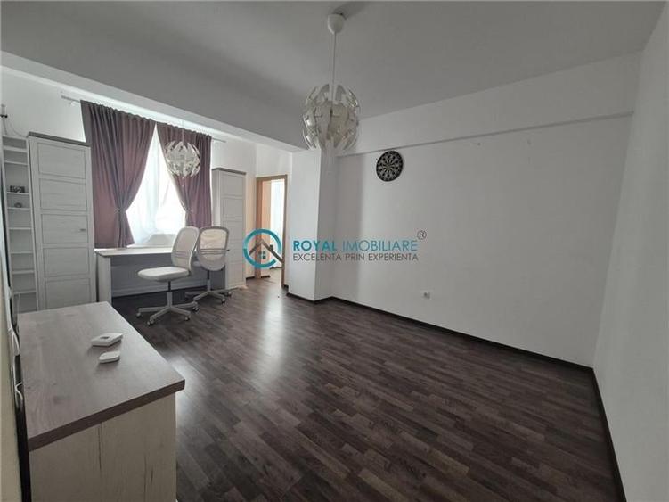 Royal Imobiliare - Vanzare apartament 3 camere zona 9 Mai - 5