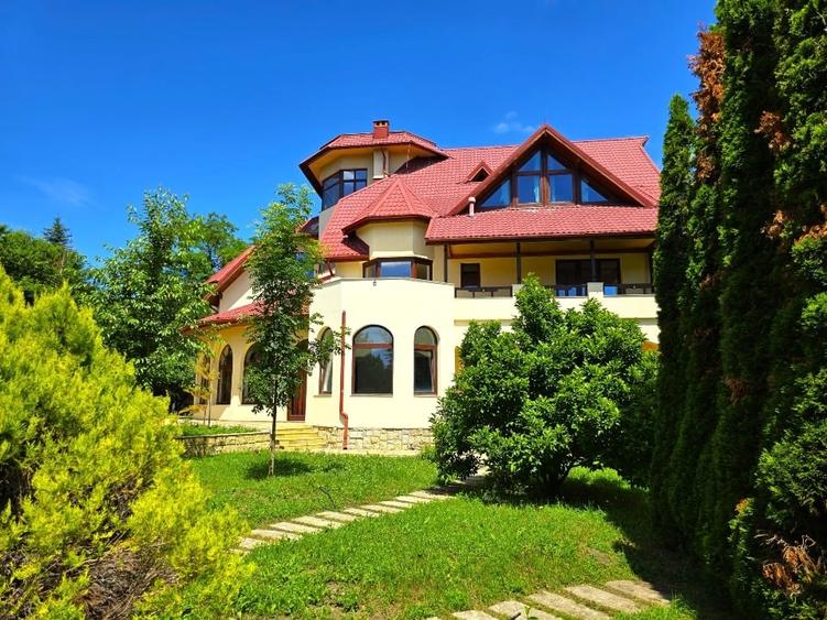 Casa / Vila / Conac Breaza 15 camere + - 5