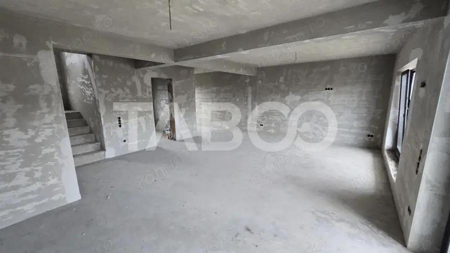 Duplex de vanzare 450mp teren liber 4 camere 2 bai 2 parcari Selimbar - 6