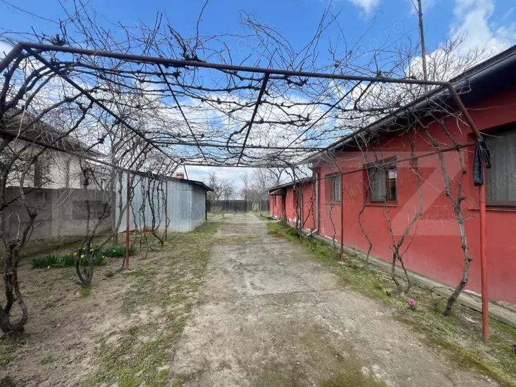 Casa pe parter, 75mp, teren generos 2000mp, Troaca - 14