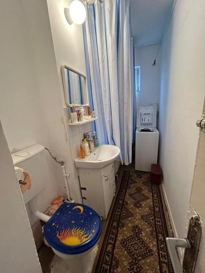 Apartament cu 2 camere nedecomandat,zona micro 11.Pret 35.000 euro. Detalii la tel. 0730745723 - 6