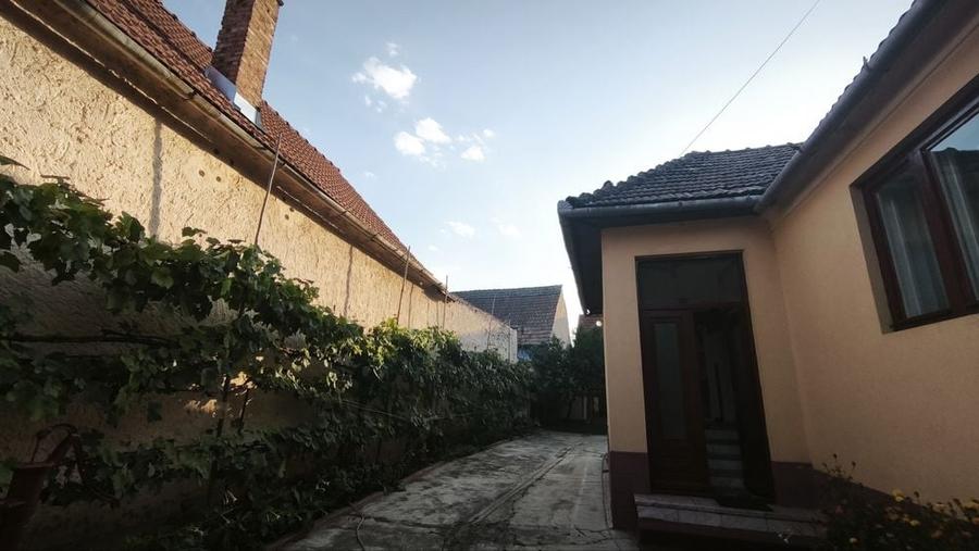 Casă cu 4 camere în Pianu