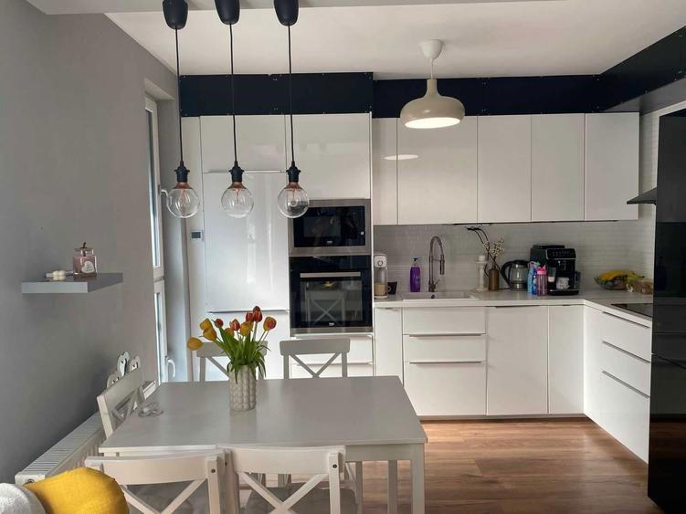 Apartament 4 camere de vanzare - Zona Vivo - 1