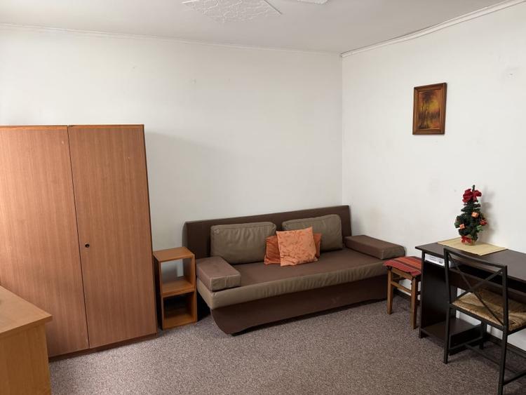 garsoniera la casa str.moldoveanu-milea acces separat - 2