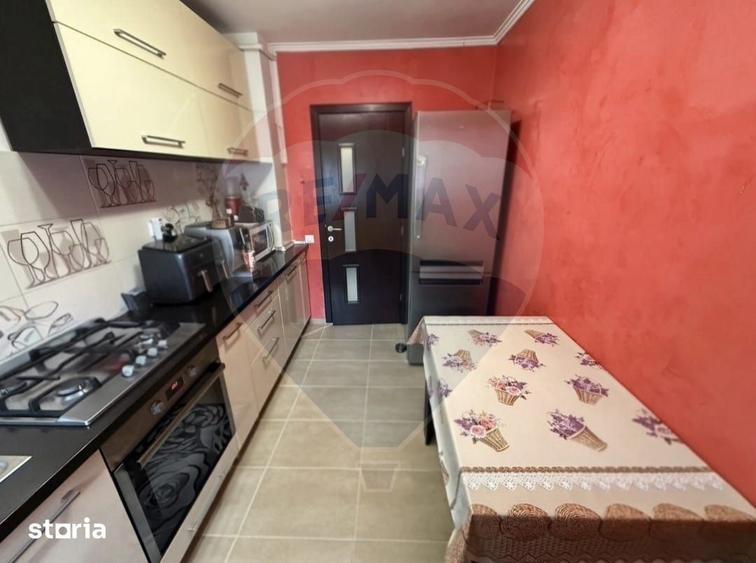 Apartament cu 3 camere semidecomandat, mobilat în Electroprecizia