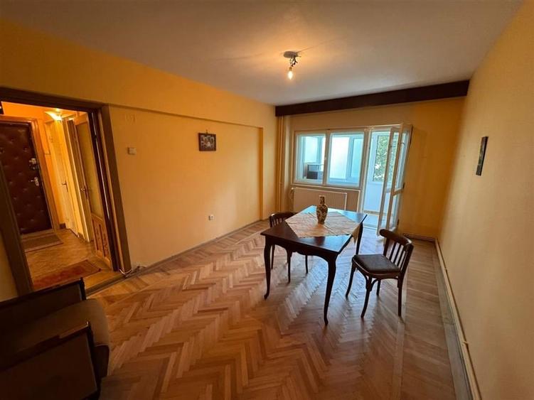 Apartament 3 camere, etaj 1, zona Garii , decomandat, parcare - 5