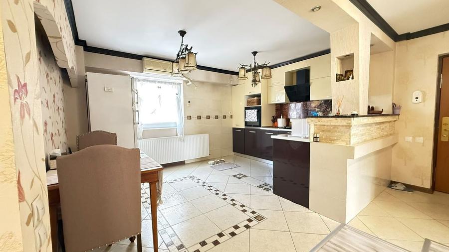 Apartament cu 3 camere decomandat, mobilat în Nerva Traian