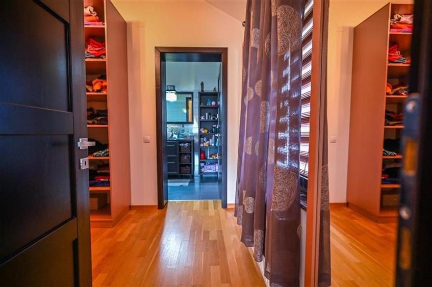 Resedinta distincta, mobilata cu rafinament, pe 1.000 mp teren, Central, Sacele, - 49