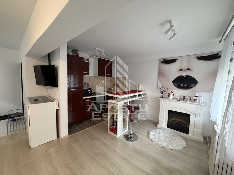 Apartament 1 cameră, 37 mp , Central -Piața  700 - 5