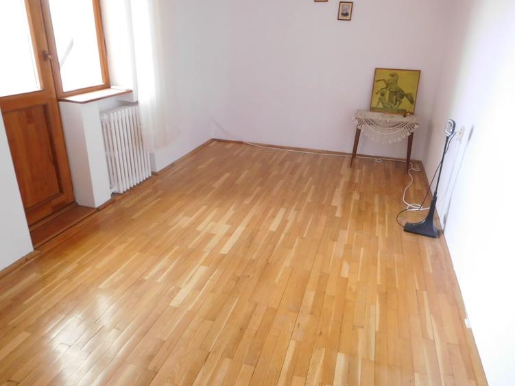 apartament cu 5 camere, curte si gradina - 4