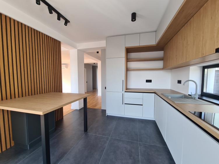 Imobil de exceptie, zona foarte buna. Prima inchiriere. Semimobilat, utilat. - 11