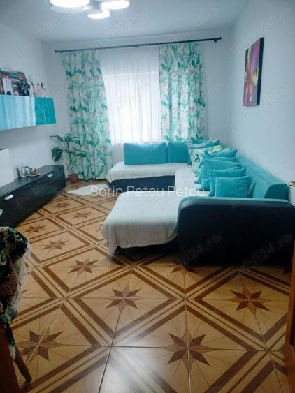 Apartament 3 camere de vanzare