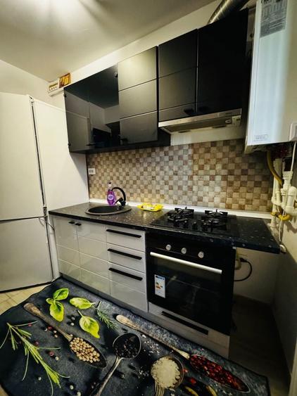 Apartament cu o camera , zona Visani , la strada pricipala , statie de autobuz , magazine , gradinita , mai multe detali la telefon , 0749375067 !!!! - 2