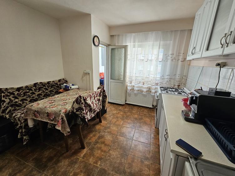 Apartament 4 camere,2 bai,2 balcoane etaj 2 zona Dorobanti - 1