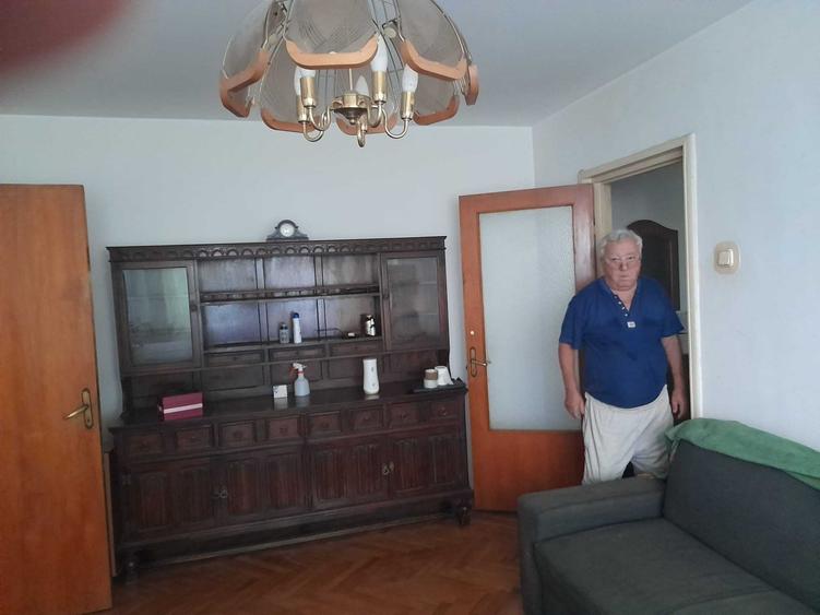 Apartament cu 3 camere semidecomandat în Drumul Taberei