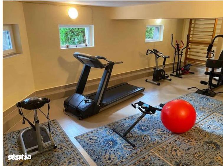 Casă cu 8 camere cu Teren 1450 Mp în Păulești