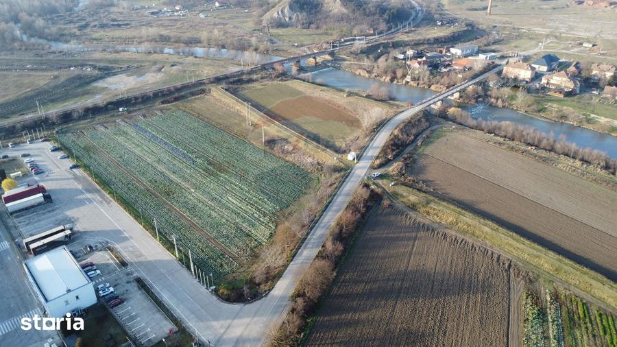 Teren de 15938 mp, în Central