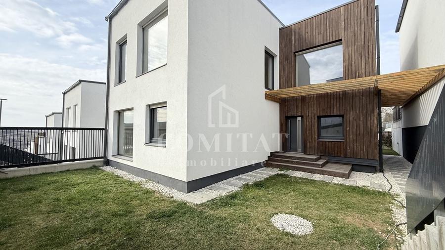 Casă individuală cu 5 camere cu Canalizare în Borhanci