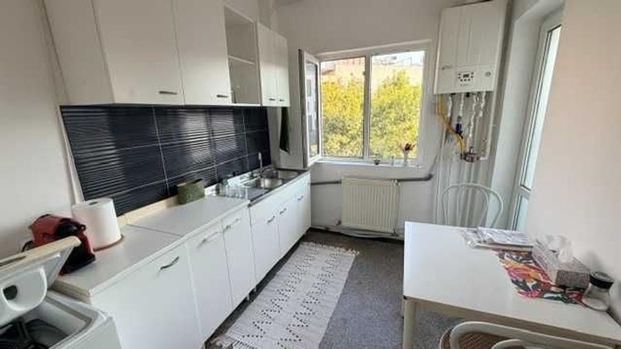 Apartament cu 2 camere semidecomandat în Cișmigiu