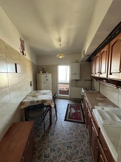 Inchiriez apartament 2 camere Bra?ov, cartier Tractorul | Loc de parcare inclus | 2 Balcoane - 2