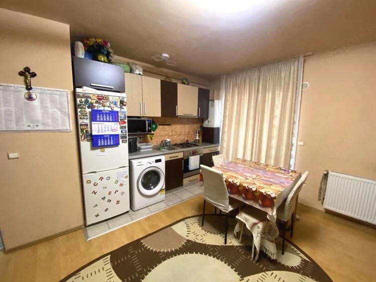 Apartament cu 3 camere decomandat în Gușterița
