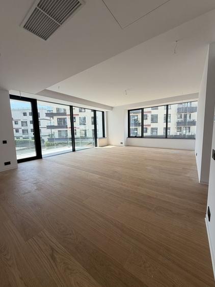 Apartament cu 4 camere decomandat în Lacul Tei