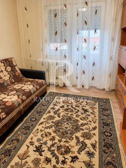 Apartament cu 3 camere semidecomandat, mobilat în Central