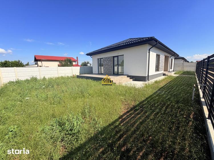 Casă cu 4 camere cu Teren 400 Mp în Domnești