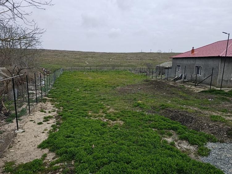 Teren de 1400 mp, în Dulcești