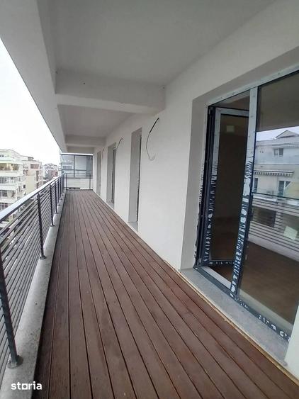 Apartament cu 4 camere decomandat în Herăstrău
