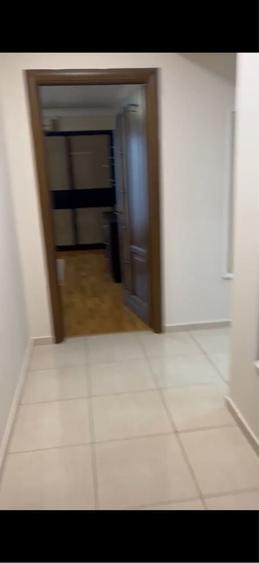 Apartament cu 4 camere decomandat în Dobroești