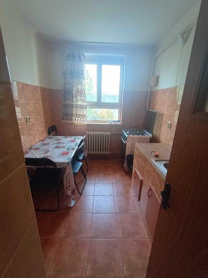 Apartament cu 2 camere semidecomandat în Craiovei