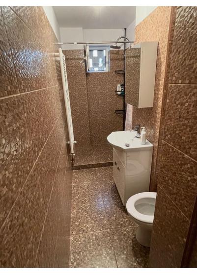 Apartament cu 3 camere semidecomandat în Vest