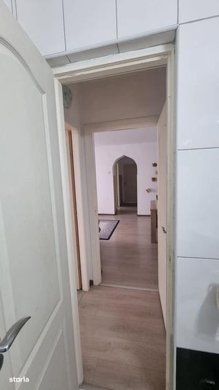 Apartament cu 3 camere semidecomandat în Prisăcani
