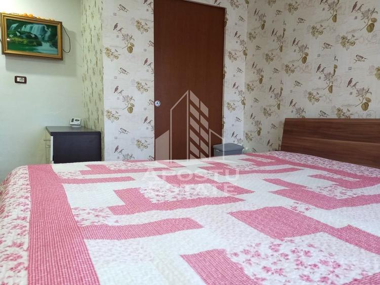 Casă individuală cu 8 camere cu Canalizare în Nord