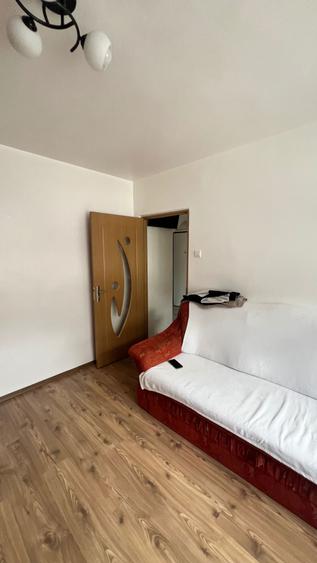Vand apartament cu doua camere in 8 Martie +garaj+ parcare in fata blocului - 6