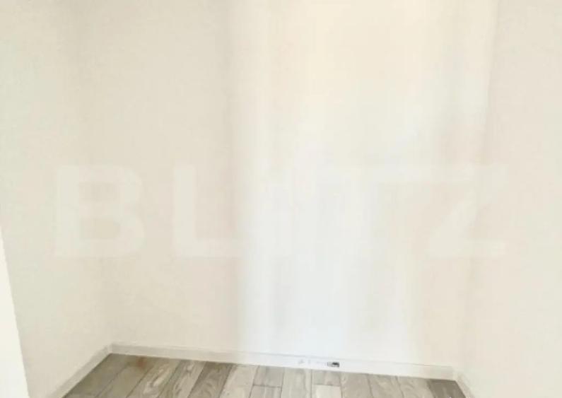 SUPER PRET! Apartament cu 3 camere + balcon, ETAJ 1, 1 loc - 4