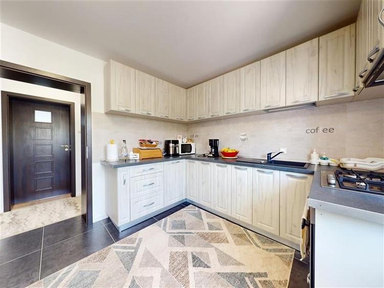 Casa mobilata, accesorizata, luminoasa, vedere munte, zona verde - 18