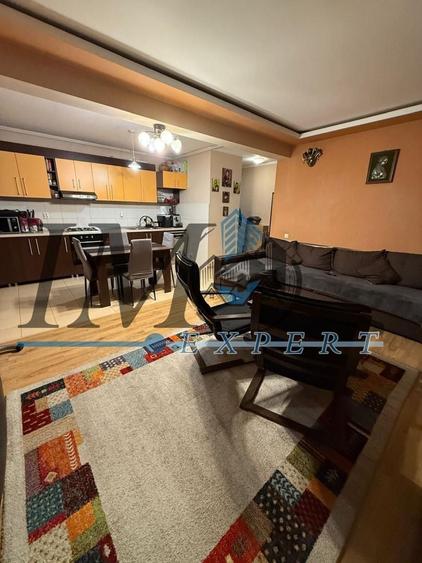 Apartament de vânzare cu 3 camere zona Stadion - 1