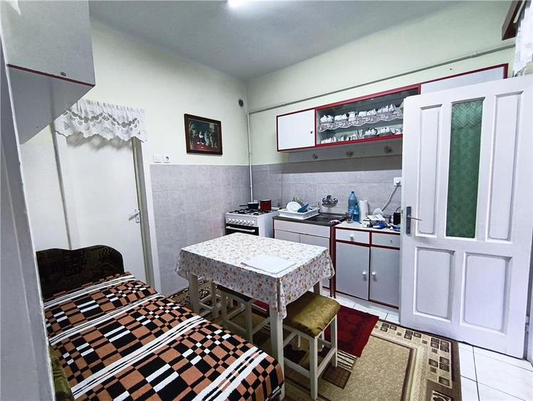 Casa pe un nivel renovata,curte individuala teren 780mp - 9