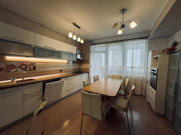 Apartament cu 3 camere si 2 grupuri sanitare in zona Tractorul la Isaran,et7/10 - 5