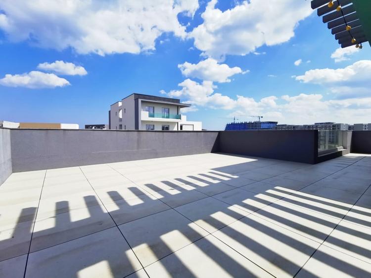 Penthouse cu terasa generoasa, aproape de plaja - 1