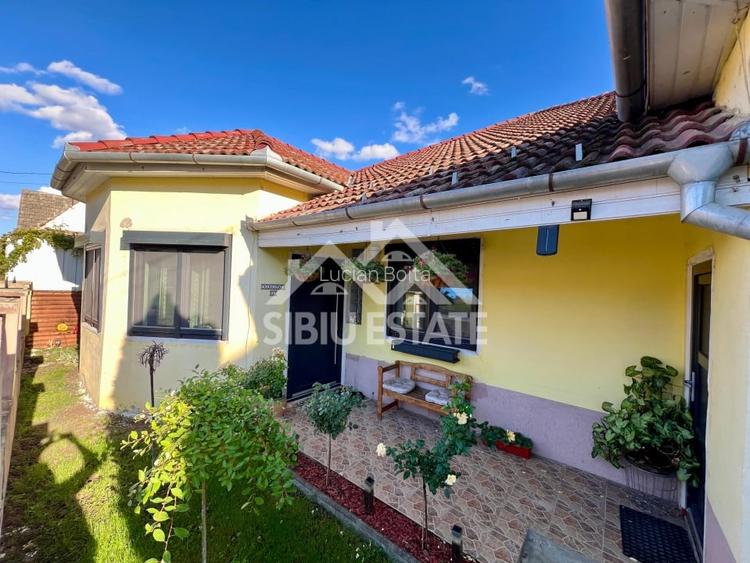 Casa moderna, spatioasa, curte generoasa pe un nivel in Sura Mare