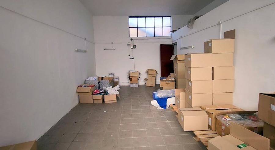 Vila 290mp + 4 spatii comerciale/depozitare, teren 1401 mp, acces DN1 - 19