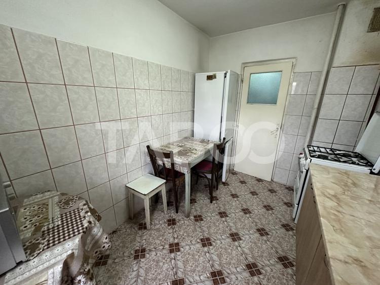 Apartament semidecomandat 2 camere balcon etaj 2 zona Negoiului - 6