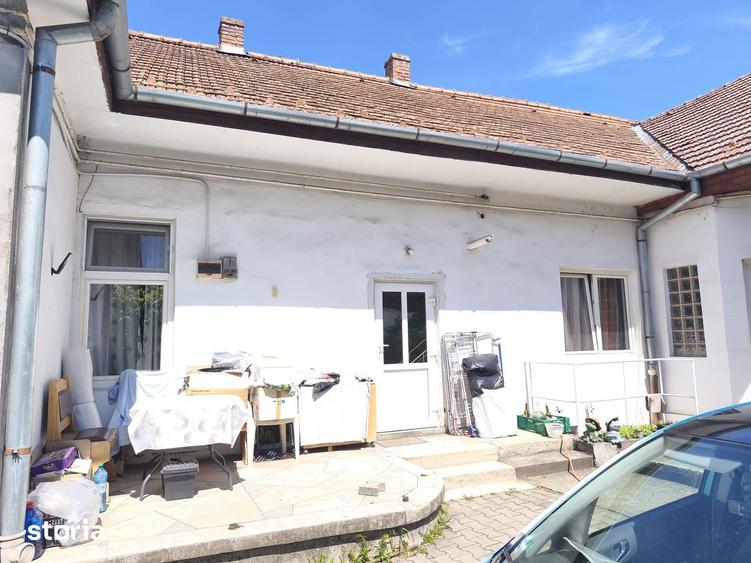 Cladire cu 2 apartamente, un spatiu comercial si anexe - Semicentral - 5