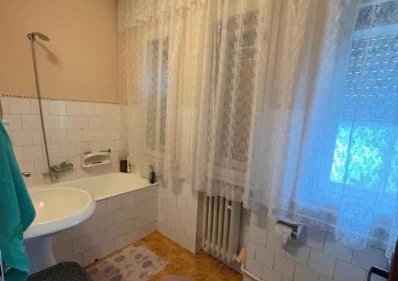 Casa spa?ioasa 280 mp utili, zona centrala langa - 2