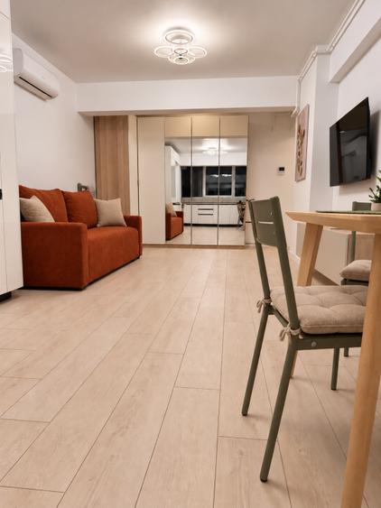 Apartament cu 2 camere decomandat, mobilat în Central