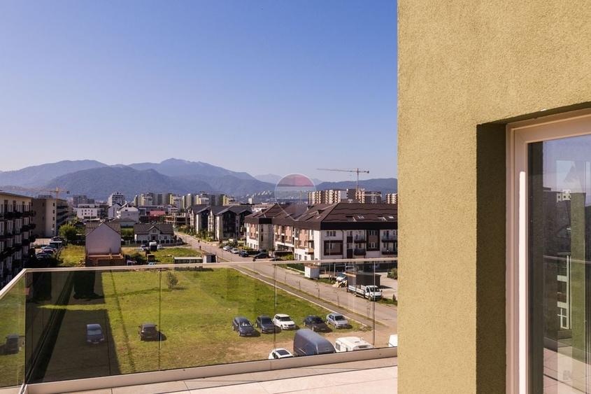 Apartament cu 3 camere decomandat în Tractorul